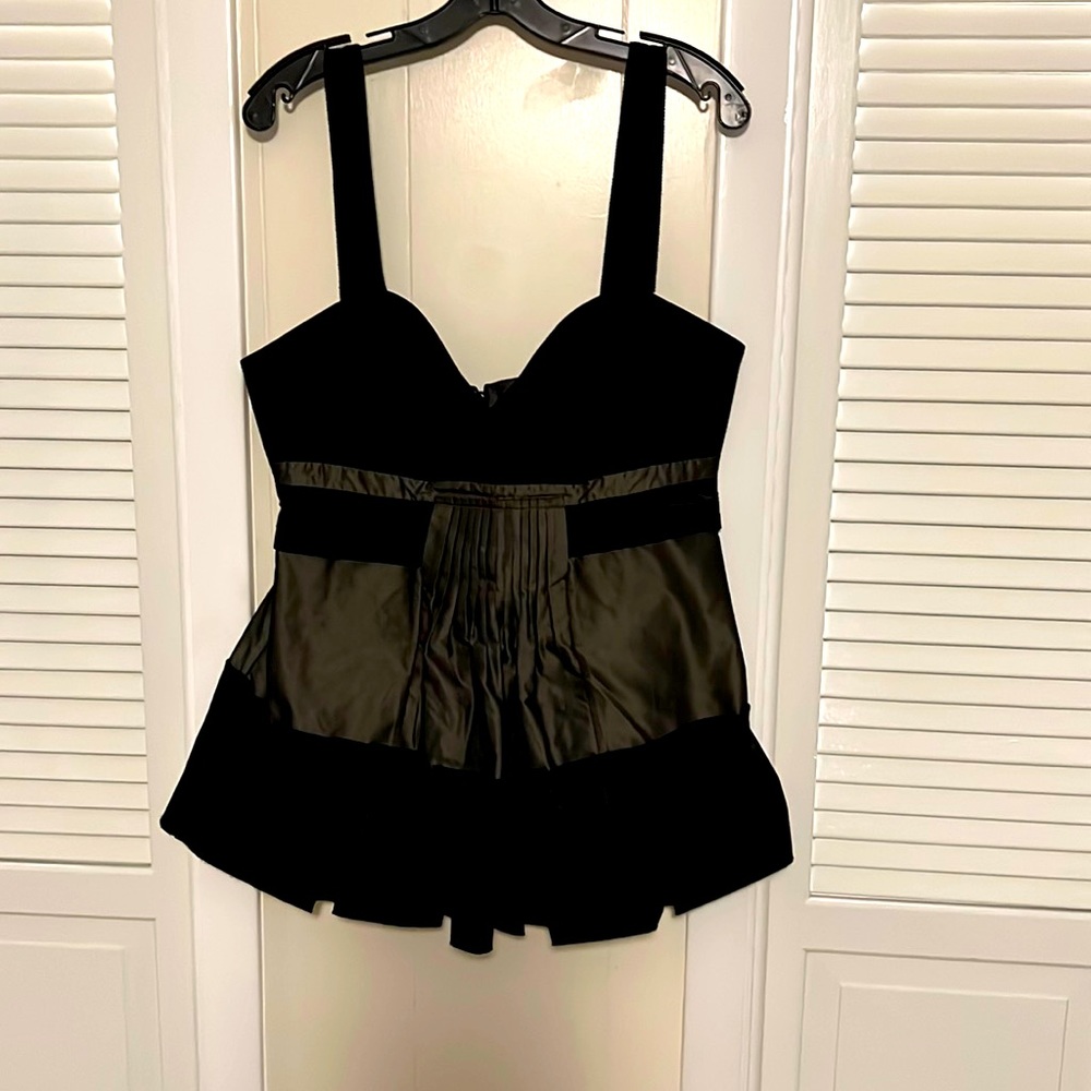 Outrageous BCBG MaxAzria Top size medium excellent condition